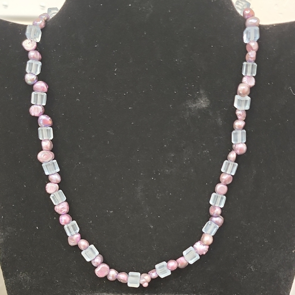 Elegant Lavendar Fresh Water Pearls and Glass Beaded Necklace